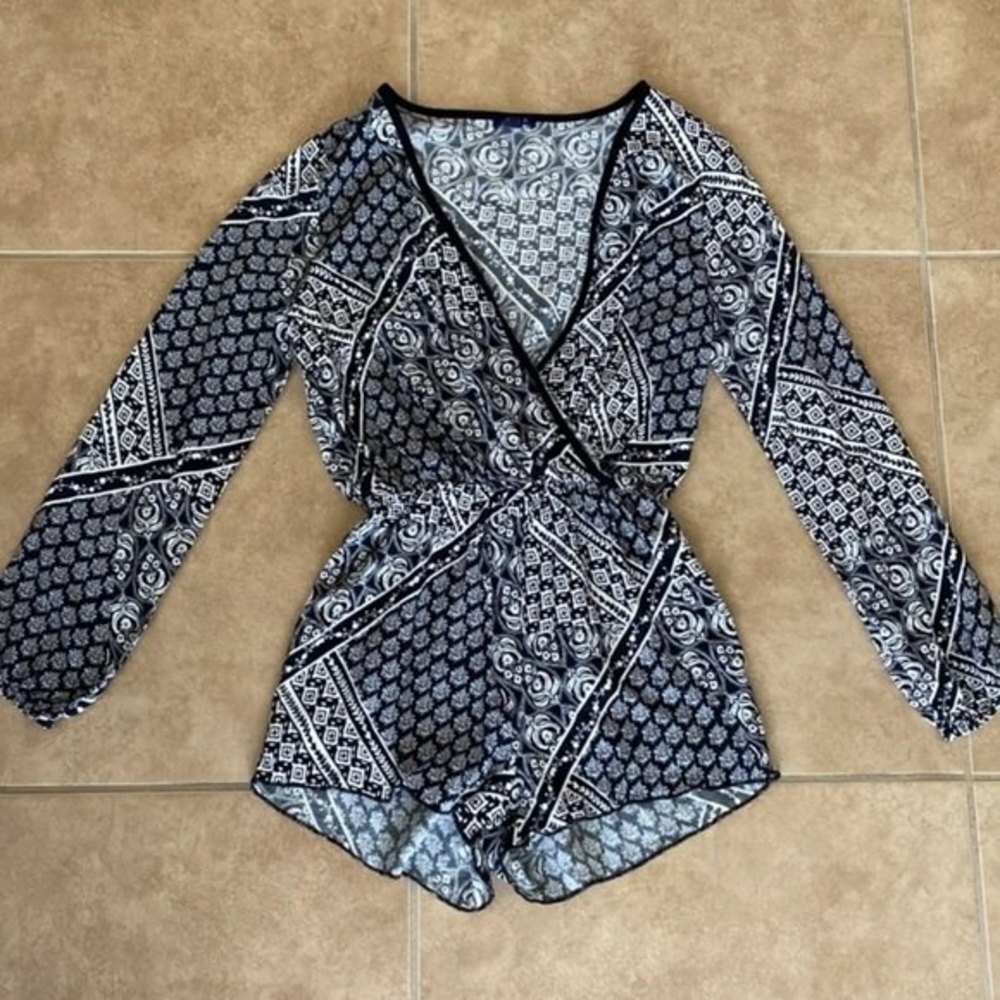UK2LA Bohemian Black & White Print Long Sleeve Romper XS
